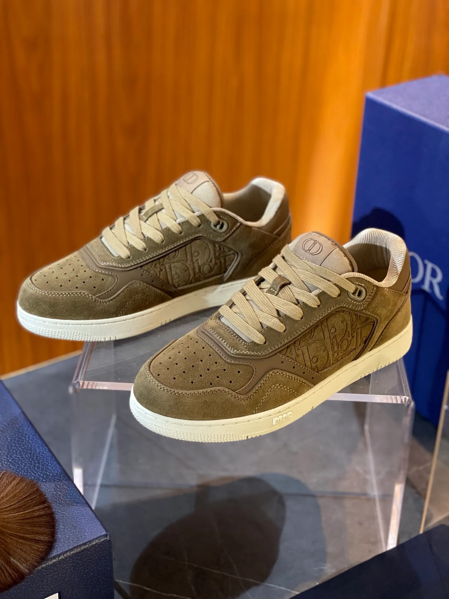💰780 Dior | New B27 styles for men and women ♞size; women 35~40 men 38~47 DIOR AND HYLTON NEL B27 Uptown The best and most eye-catching Dior is B27, the combination is invincible. Versatile for daily use, no choice of combinations. B27 feels comfortable on the feet ~ If you like this kind of elegant and simple color matching, you must buy it
